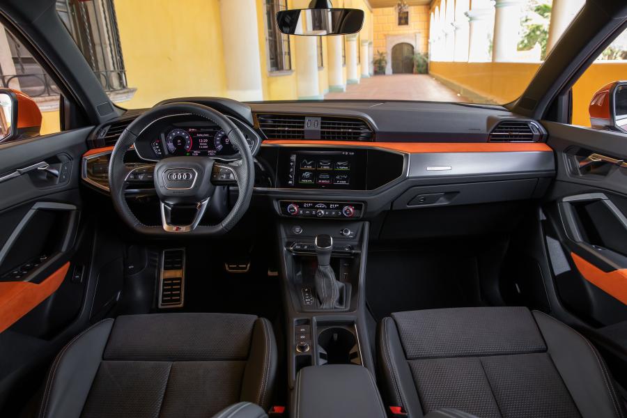 Торпедо Audi Q3 35 TFSI S-Line 2020 года  (MX) (фото 25 из 40)